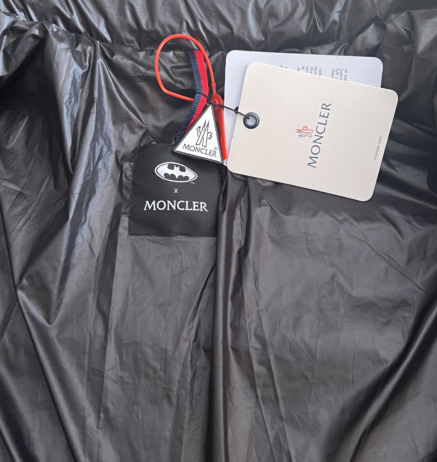 MONCLER SOLANDER BATMAN HOODED SHORT DOWN JACKET