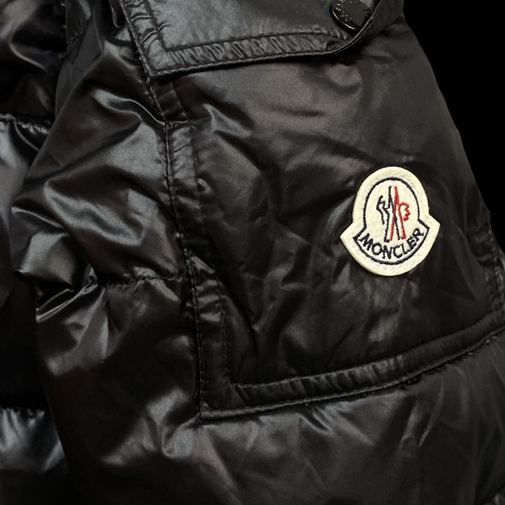 MONCLER MAYA SHORT DOWN JACKET (BLACK)