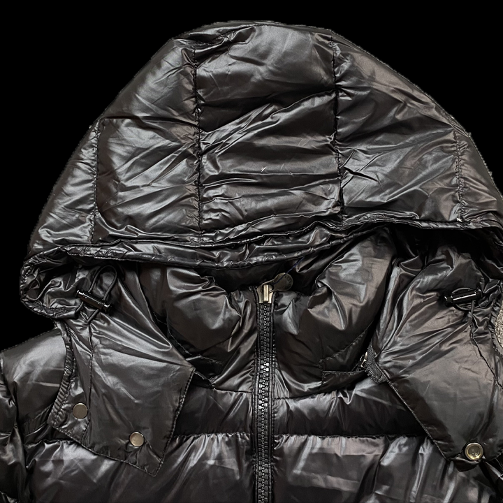 MONCLER MAYA SHORT DOWN JACKET (BLACK)