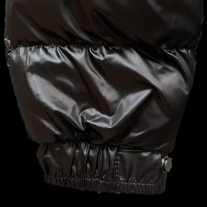 MONCLER MAYA SHORT DOWN JACKET (BLACK)