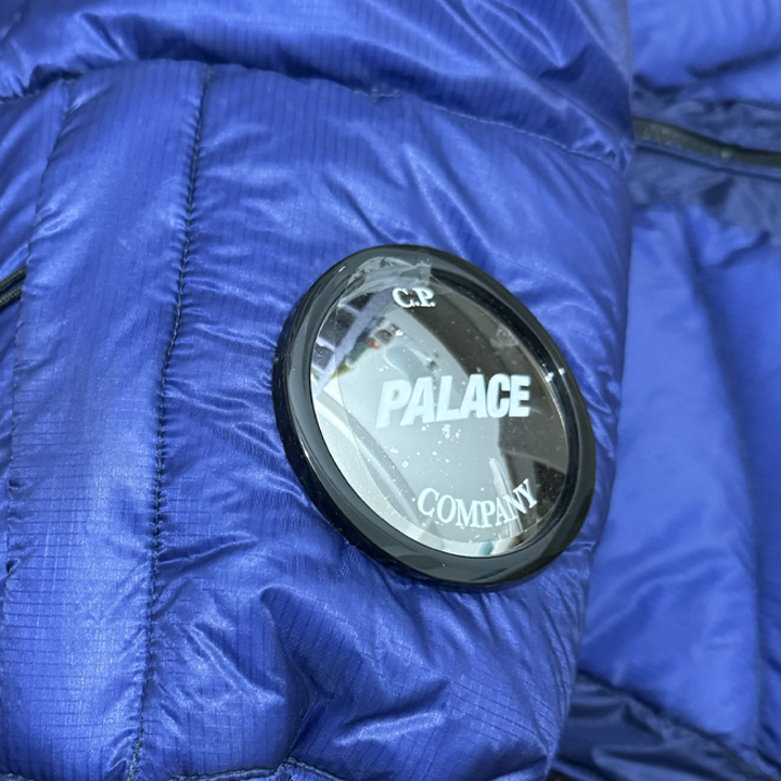 PALACE X C.P. COMPANY PUFFER JACKET (BRIGHT COBALT)