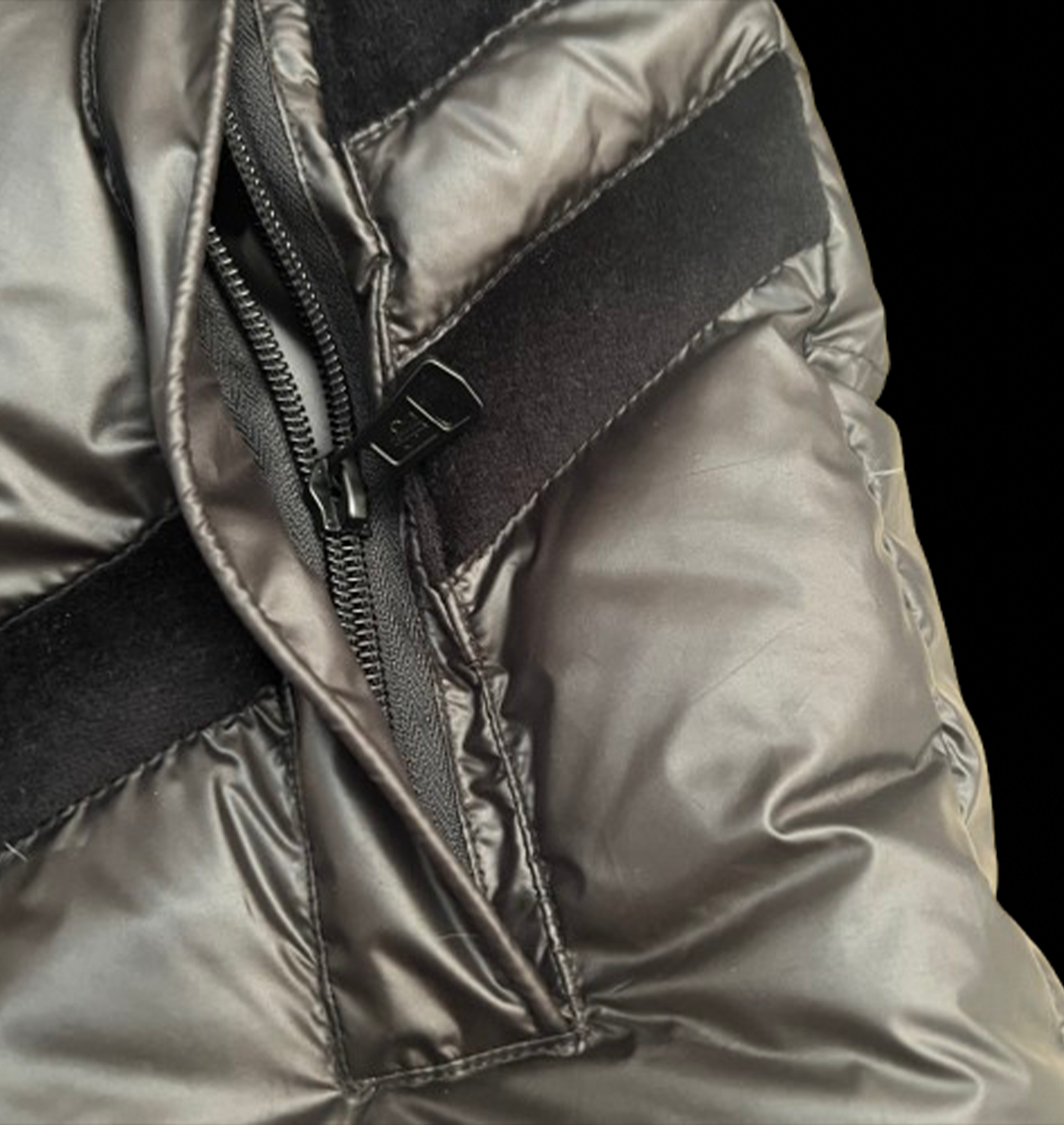 MONCLER SOLANDER BATMAN HOODED SHORT DOWN JACKET